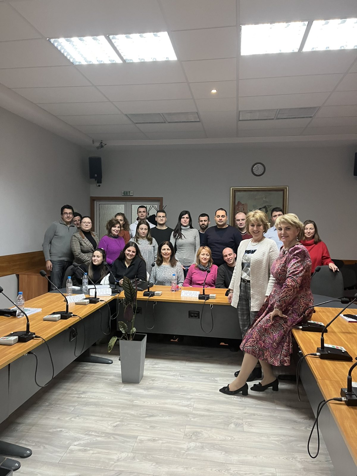 С уменията за водене на преговори и техниките за представяне и защити на проекти се запознаха участниците в Модул 12 на BASE Ловеч